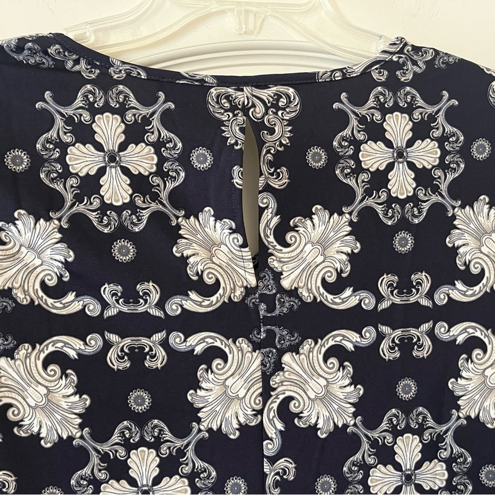 Vince Camuto Patterned Soft Navy 3/4 Length Blouse Women’s Size Small - Picture 3 of 15